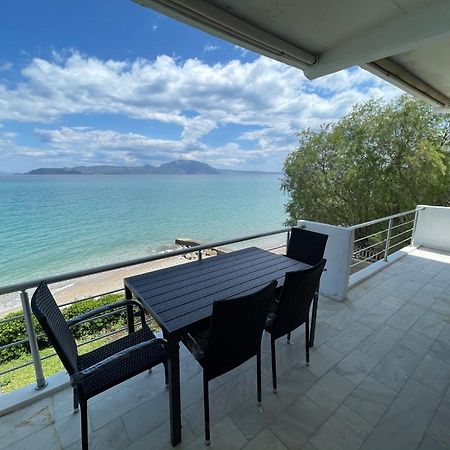 Stunning Beachfront Apartment Stratos Nerántza Екстериор снимка