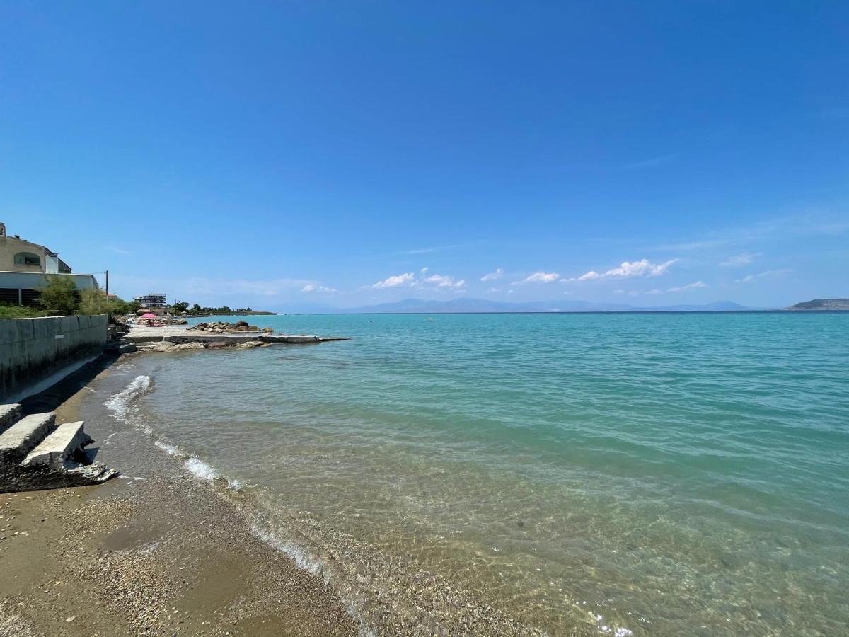 Stunning Beachfront Apartment Stratos Nerántza Екстериор снимка