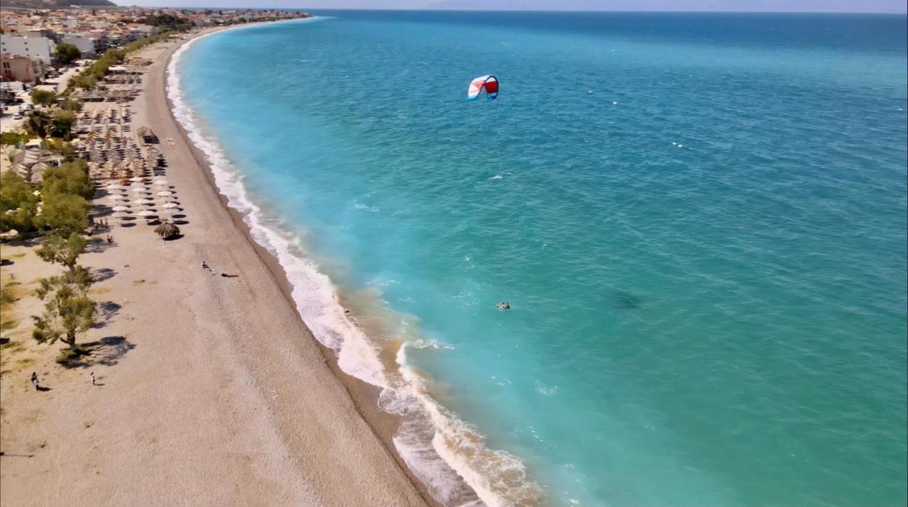 Stunning Beachfront Apartment Stratos Nerántza Екстериор снимка