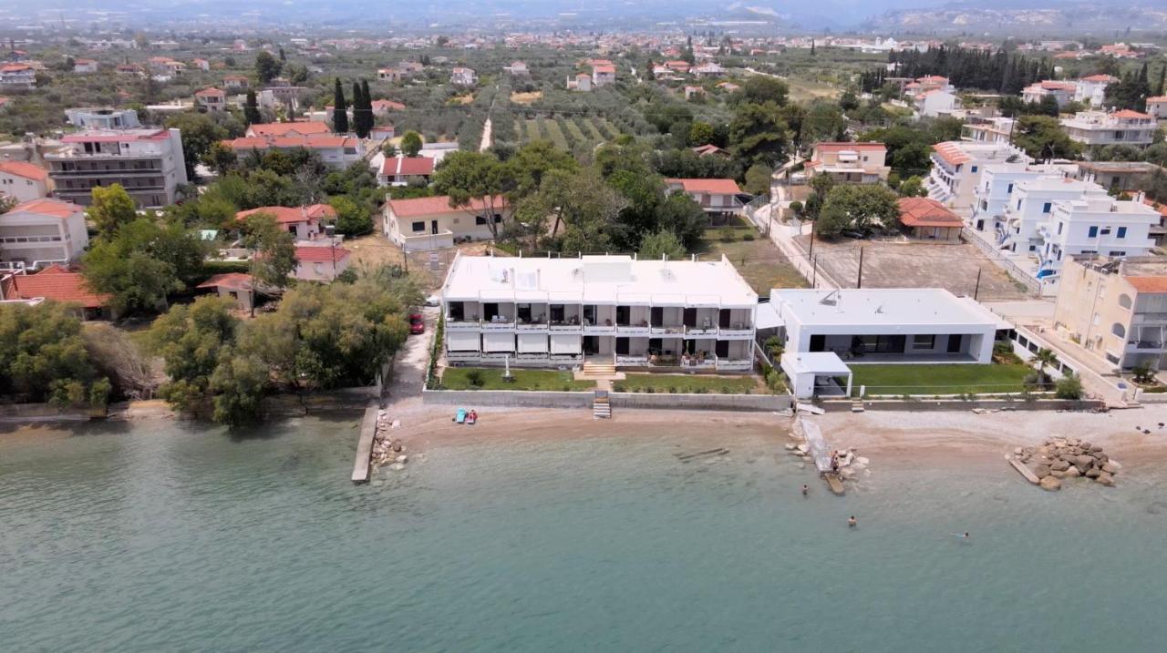 Stunning Beachfront Apartment Stratos Nerántza Екстериор снимка