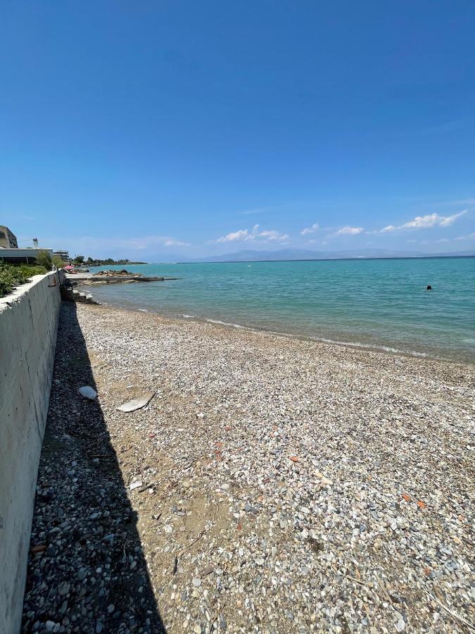 Stunning Beachfront Apartment Stratos Nerántza Екстериор снимка